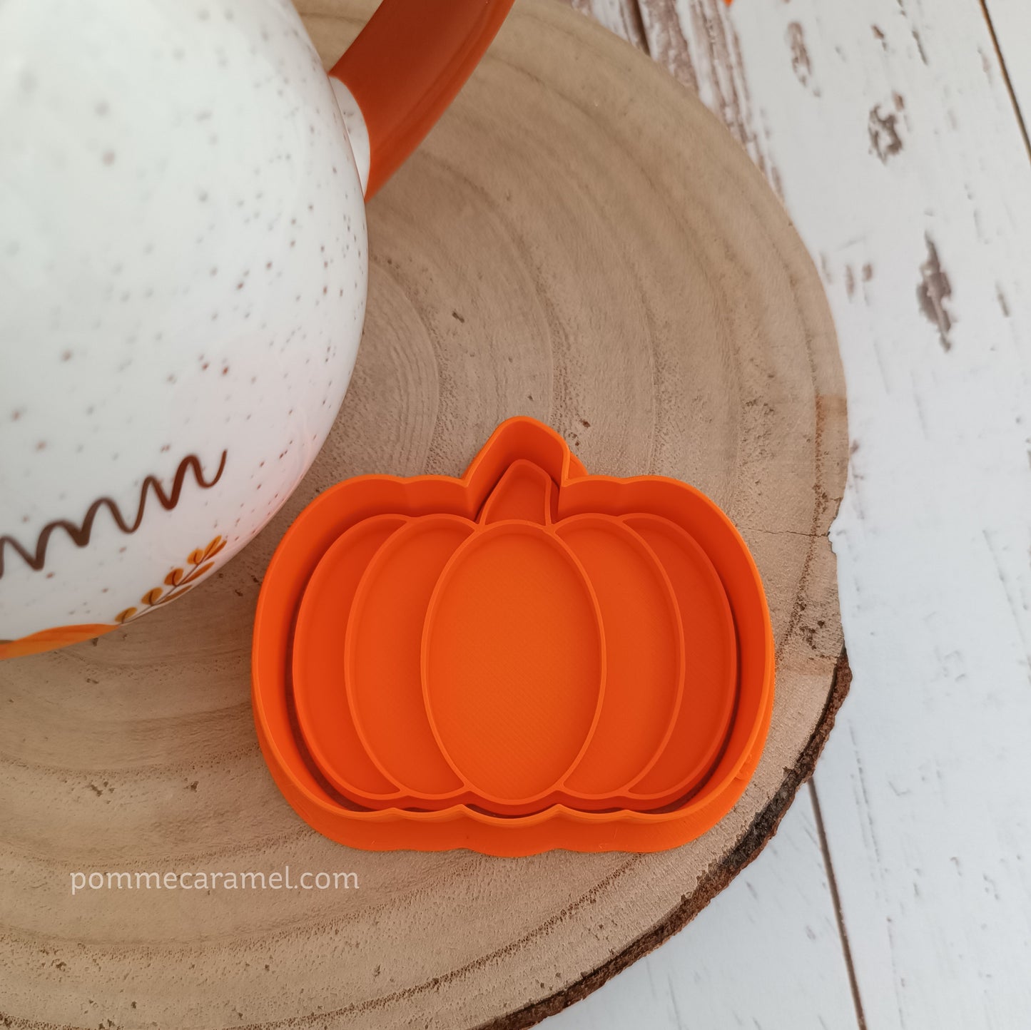 Tasse Ronde Hello Autumn et Emporte-Pièce Tampon Citrouille Orange Something Different Wholesale