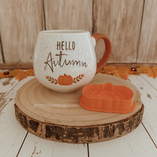 Tasse Ronde Hello Autumn et Emporte-Pièce Tampon Citrouille Orange Something Different Wholesale