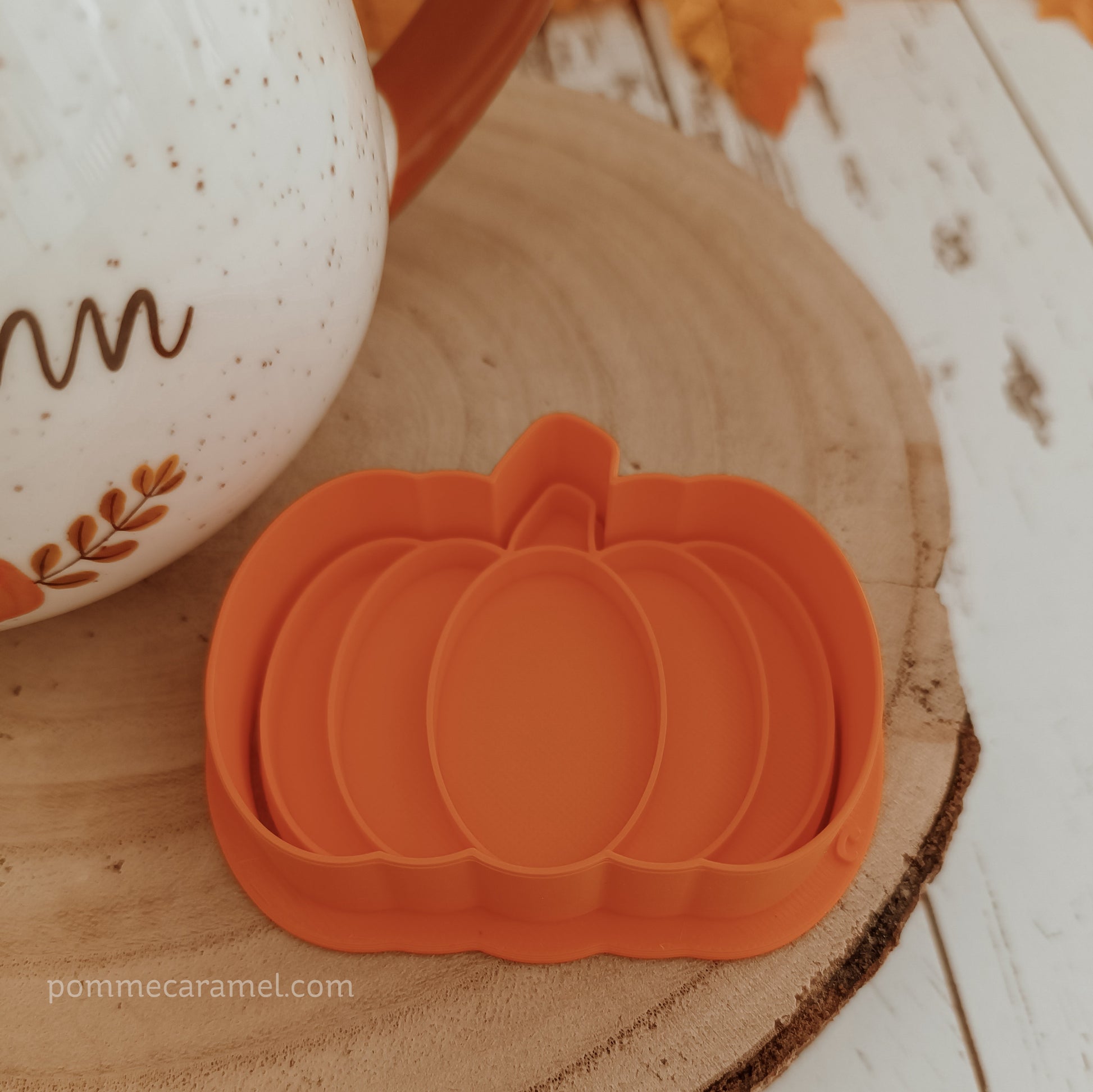 Tasse Ronde Hello Autumn et Emporte-Pièce Tampon Citrouille Orange Something Different Wholesale