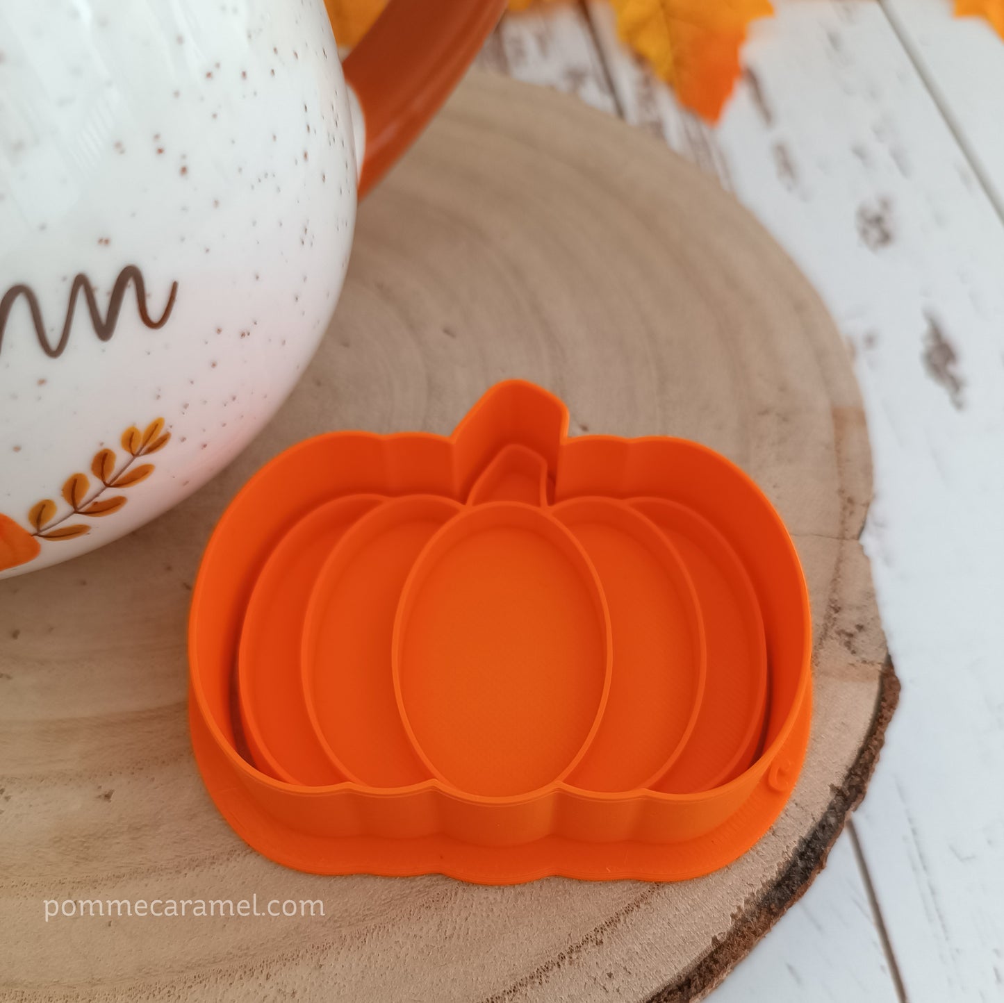 Tasse Ronde Hello Autumn et Emporte-Pièce Tampon Citrouille Orange Something Different Wholesale