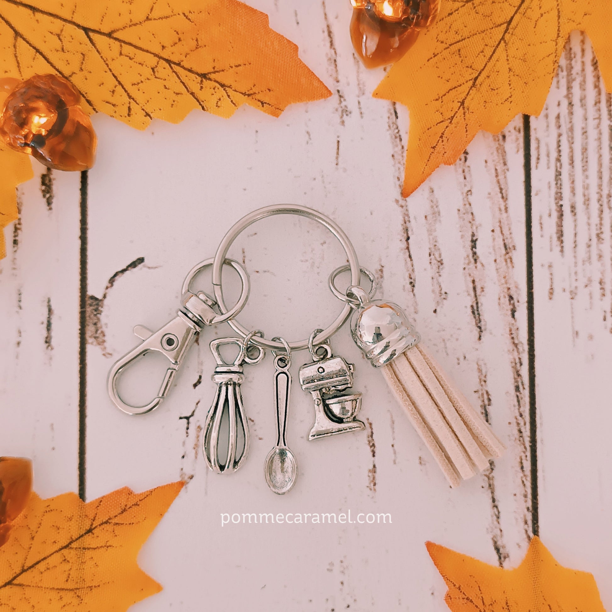 Porte Clés Breloques - Argent Antique - Pâtisserie Couleurs Automne Pomme Caramel
