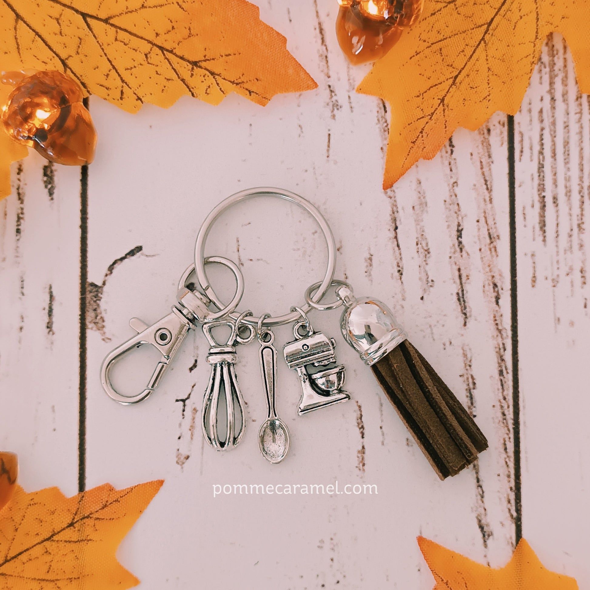 Porte Clés Breloques - Argent Antique - Pâtisserie Couleurs Automne Pomme Caramel