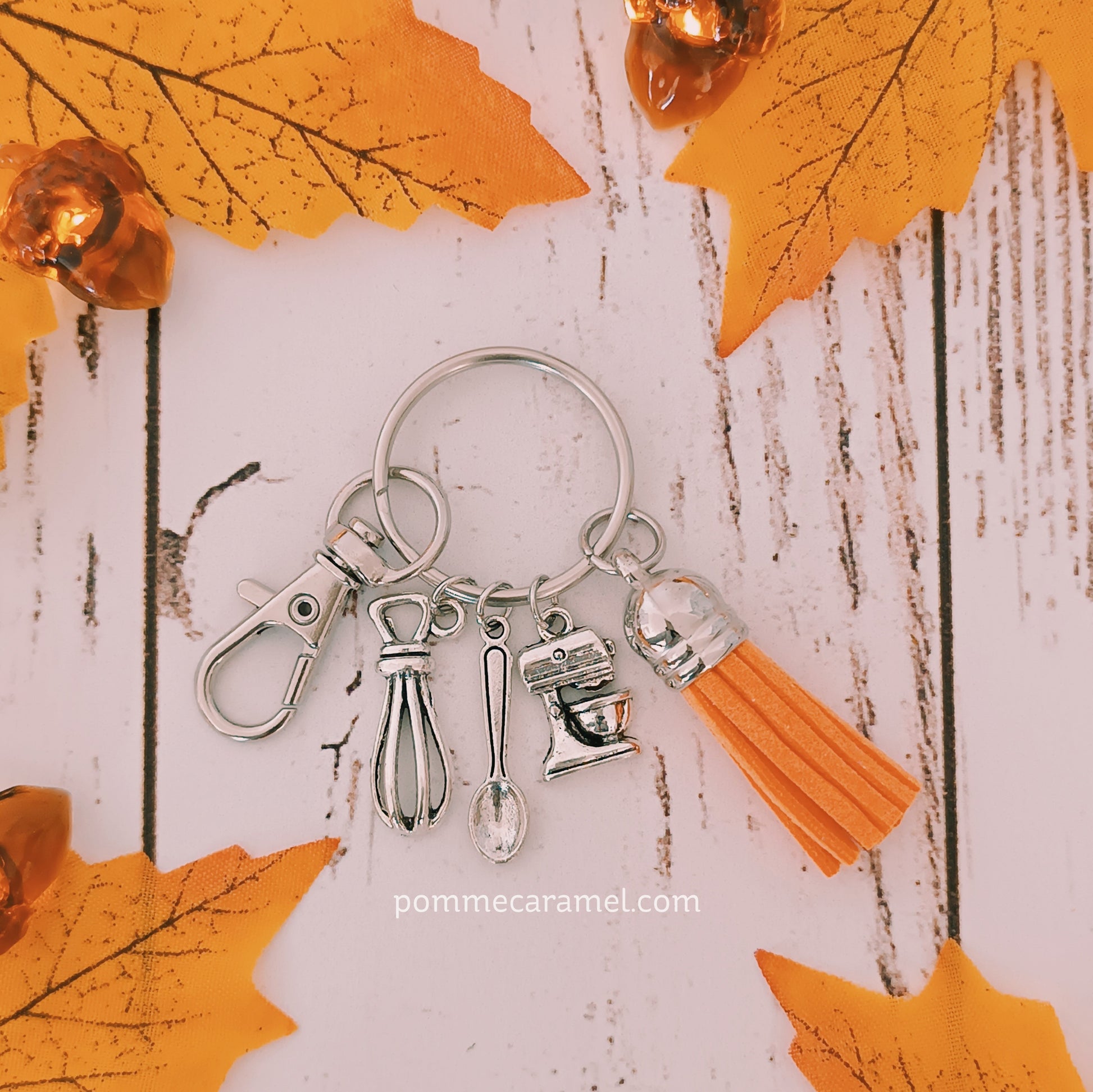 Porte Clés Breloques - Argent Antique - Pâtisserie Couleurs Automne Pomme Caramel