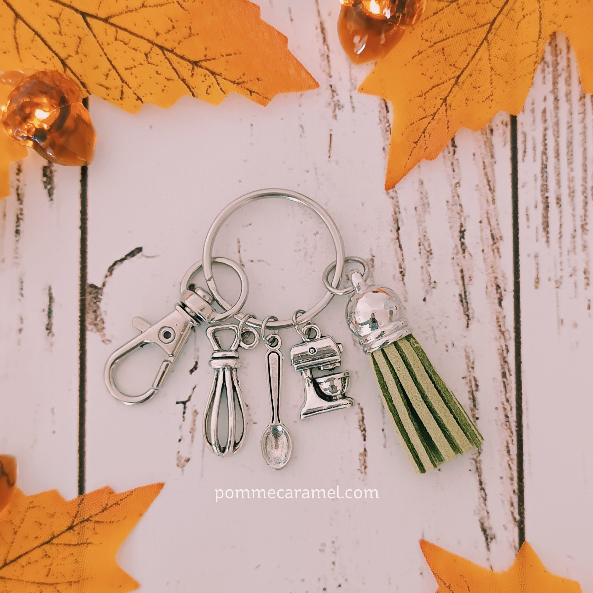 Porte Clés Breloques - Argent Antique - Pâtisserie Couleurs Automne Pomme Caramel