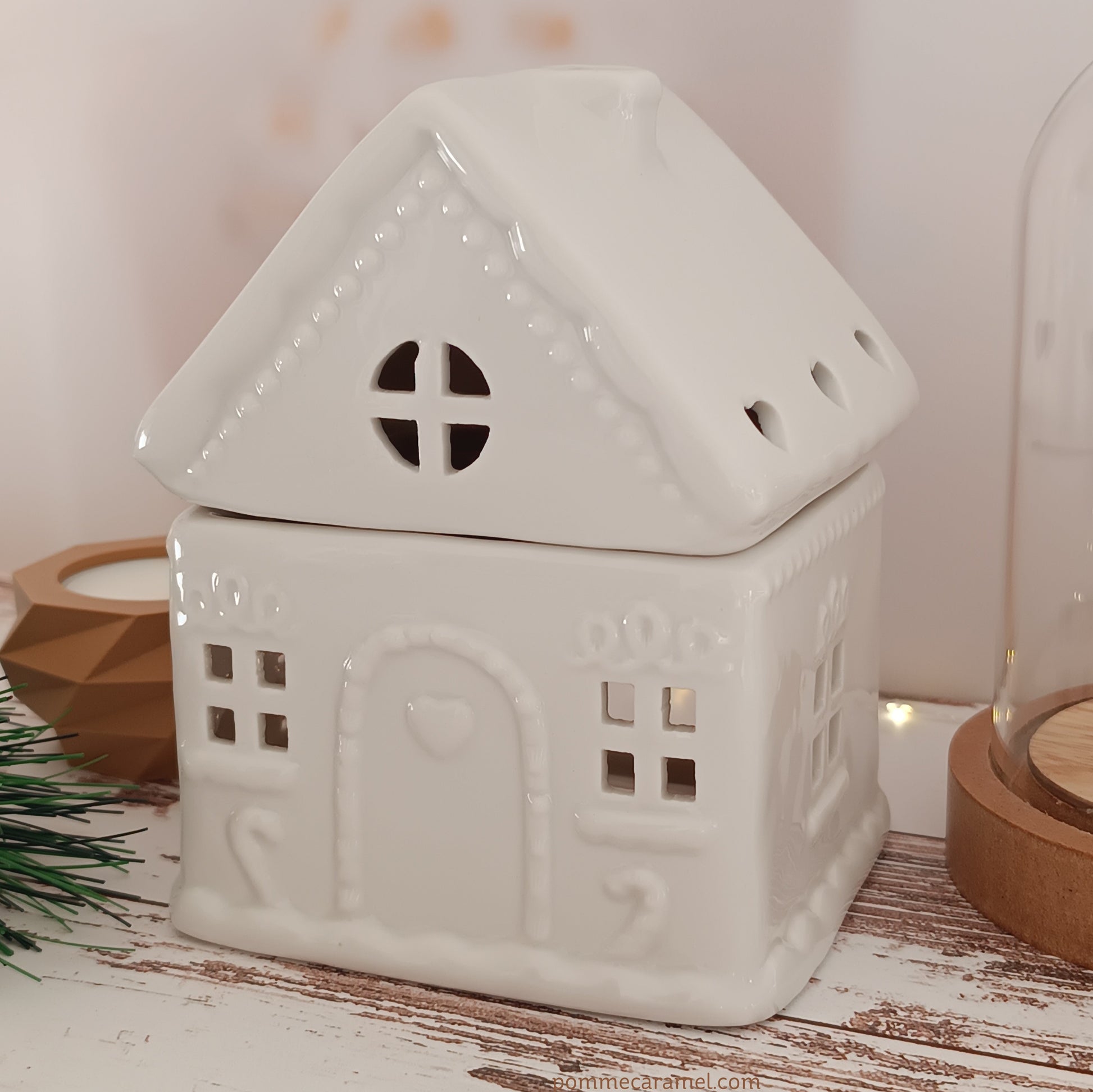 Brûle parfum maison blanche en pain d'épices Something Different Wholesale