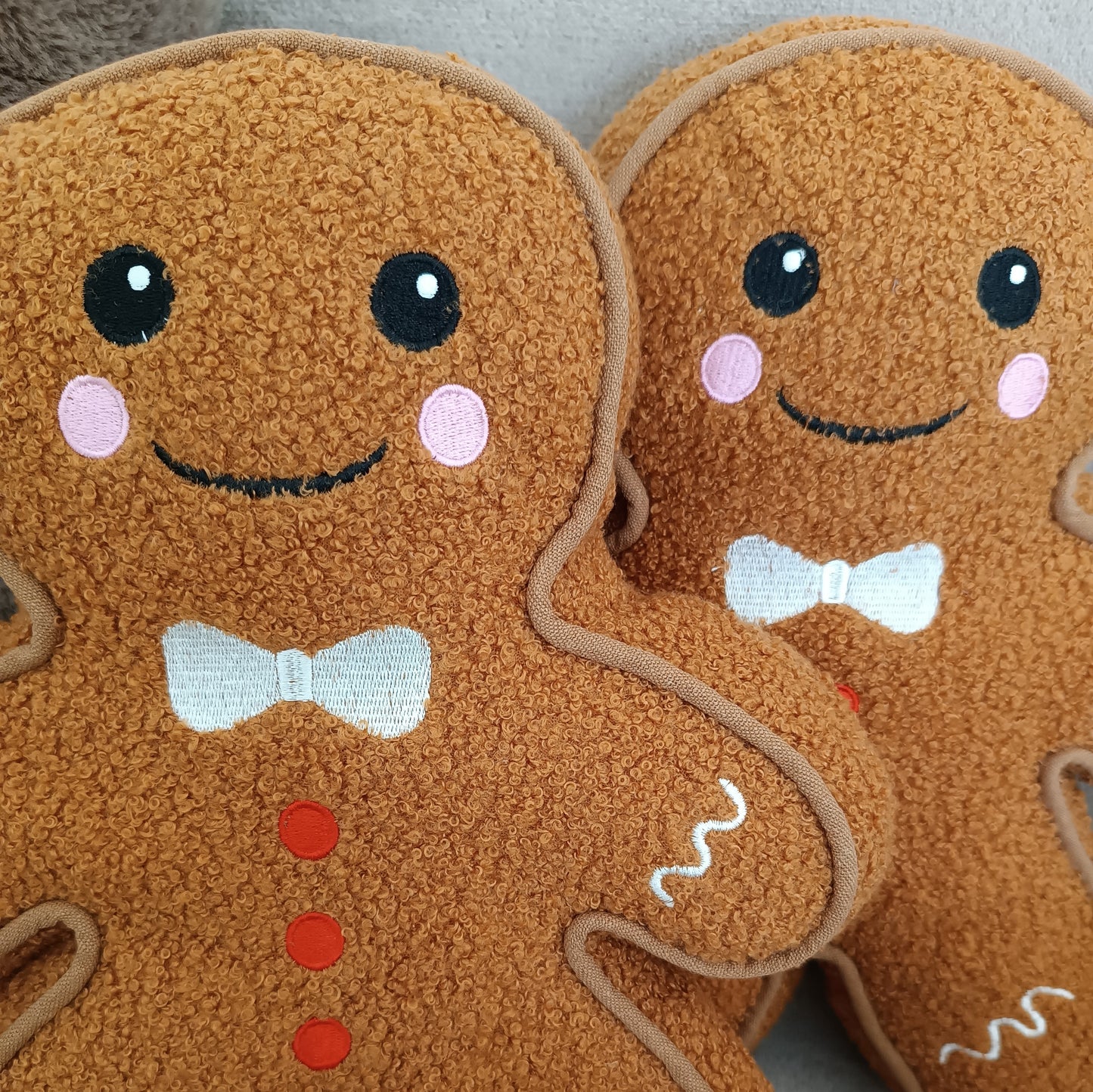 Coussin bouclette bonhomme en pain d'épices Something Different Wholesale